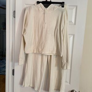 Avia Off-White Hooded Set